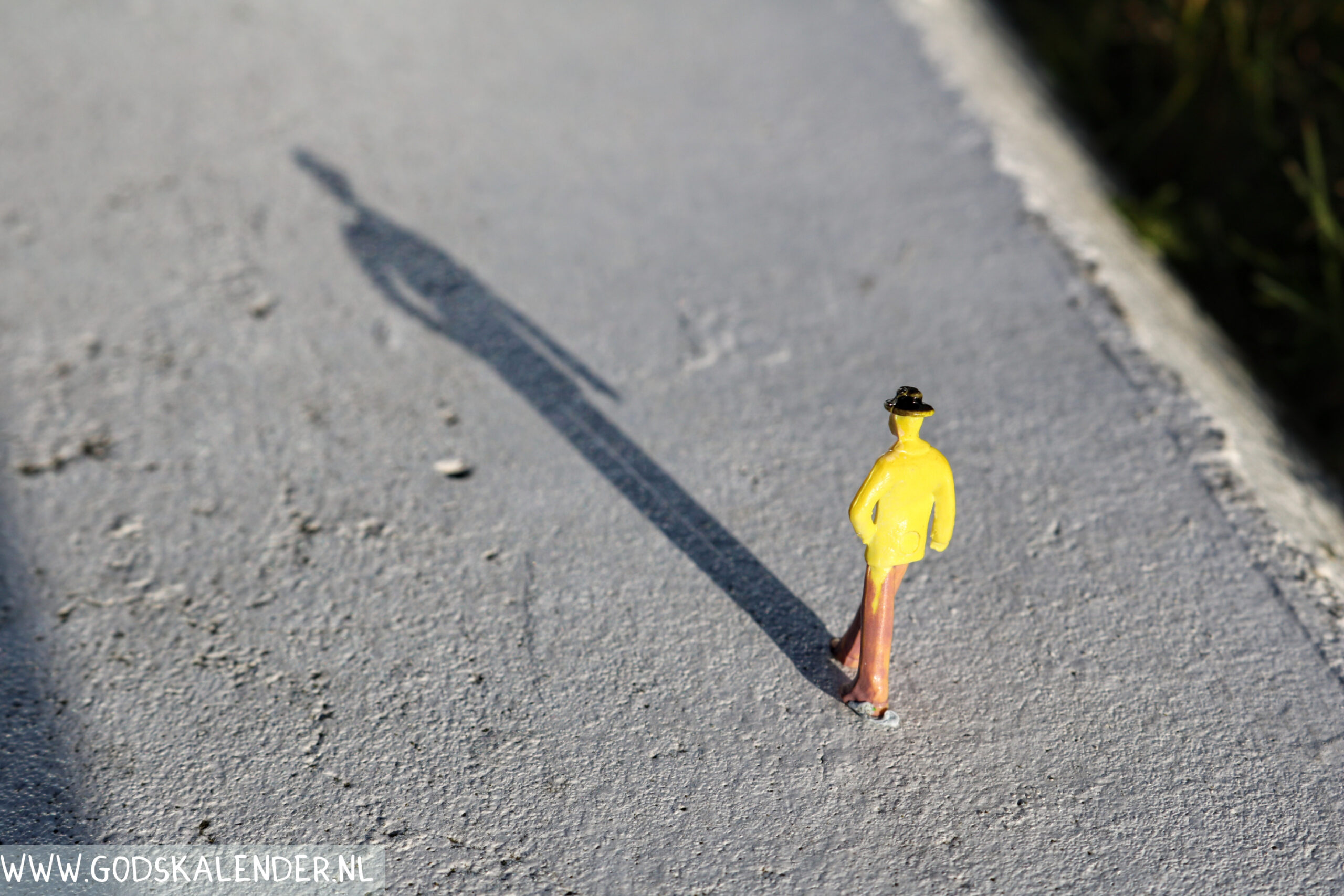 DE SCHADUW VAN WAT KOMEN GAAT - GODSKALENDER